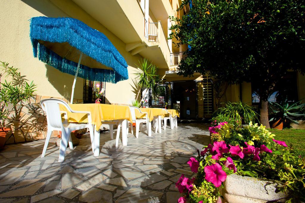 Hotel Lido Пьетра-Лигуре Экстерьер фото