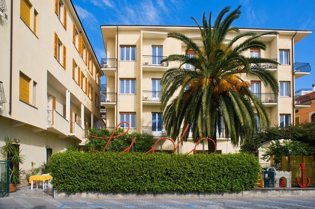 Hotel Lido Пьетра-Лигуре Экстерьер фото