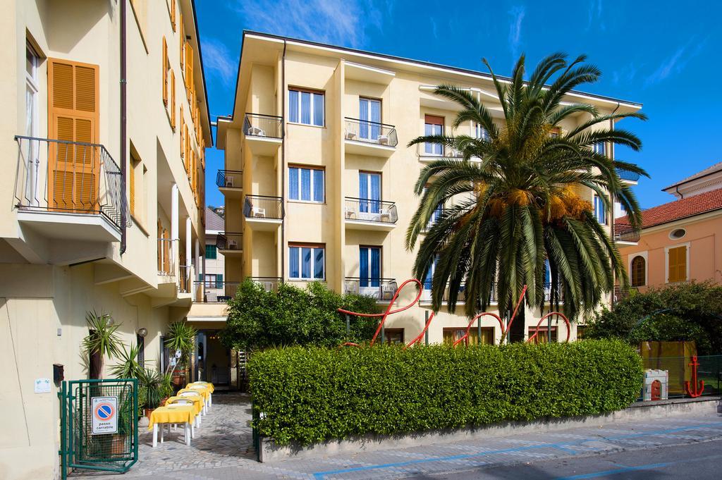 Hotel Lido Пьетра-Лигуре Экстерьер фото